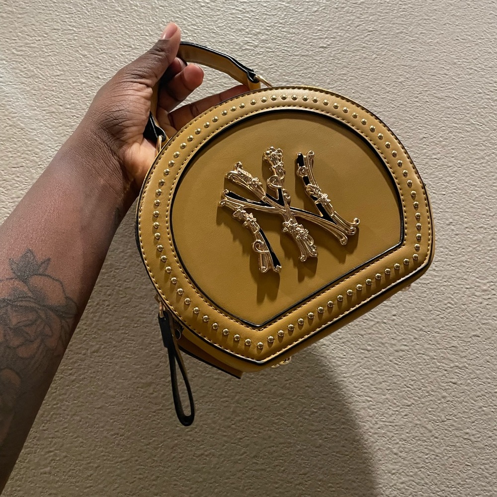 NY Livin handbag 💛